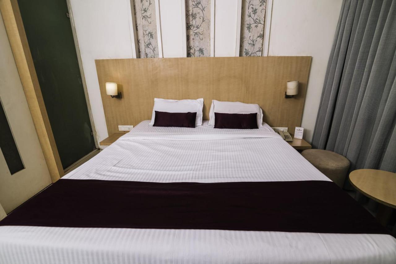 Hotel Monarch Guestline In Midc Rabale, Navi Mumbai Extérieur photo