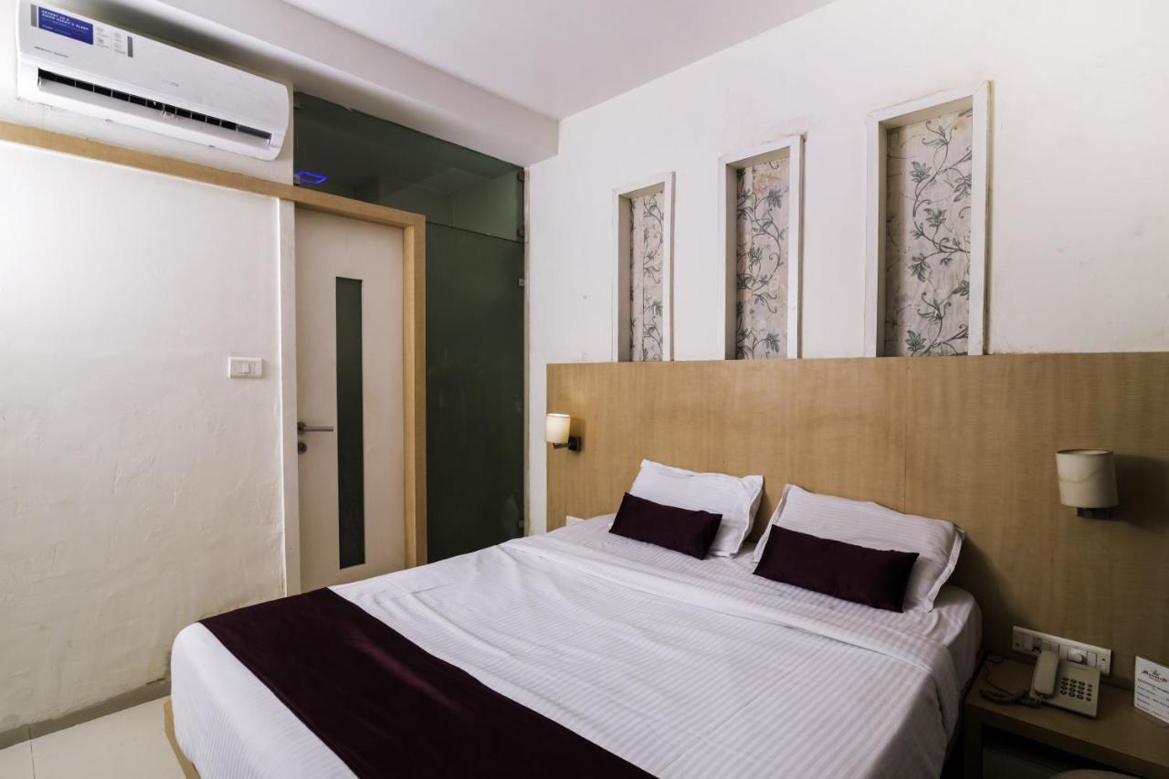 Hotel Monarch Guestline In Midc Rabale, Navi Mumbai Extérieur photo