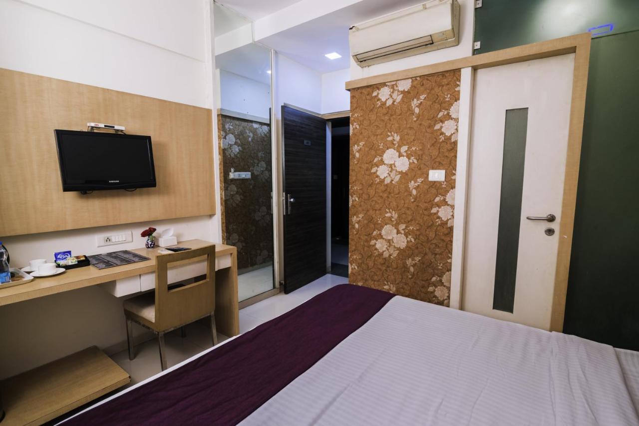 Hotel Monarch Guestline In Midc Rabale, Navi Mumbai Extérieur photo